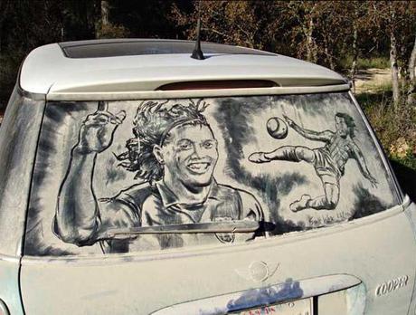 Dirty Car Art ovvero come trasformare un auto molto sporca in un arte.