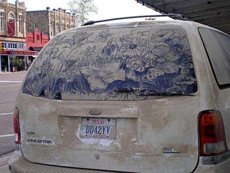 Dirty Car Art ovvero come trasformare un auto molto sporca in un arte.