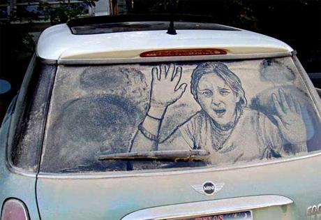 Dirty Car Art ovvero come trasformare un auto molto sporca in un arte.