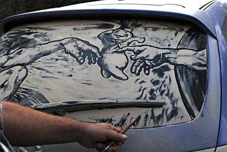 Dirty Car Art ovvero come trasformare un auto molto sporca in un arte.