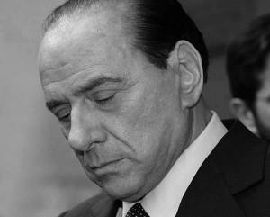 Berlusconi, l’uomo del fallimento italiano. Non è colpa sua, è colpa vostra che gli avete creduto...