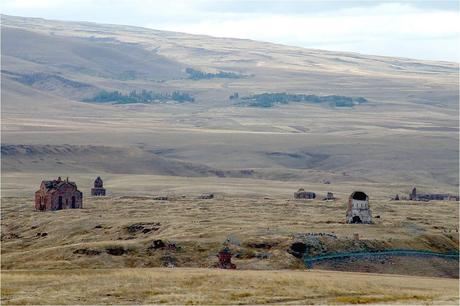 Ani, la città delle 101 chiese, nel medioevo la capitale del regno armeno.