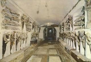 La morte può attendere: catacombe, mummie e cripte