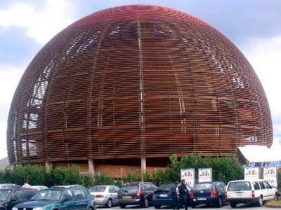 Il CERN (Organizzazione Europea per la Ricerca Nucleare) è il più grande laboratorio al mondo di fisica delle particelle.