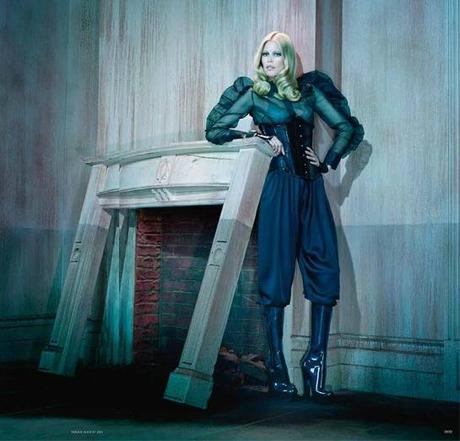 Claudia Schiffer in Pizzo e Pelle per l'editoriale di Vogue Germania