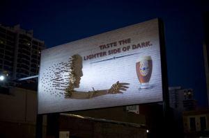 Shadow art per Newcastle Brown Ale