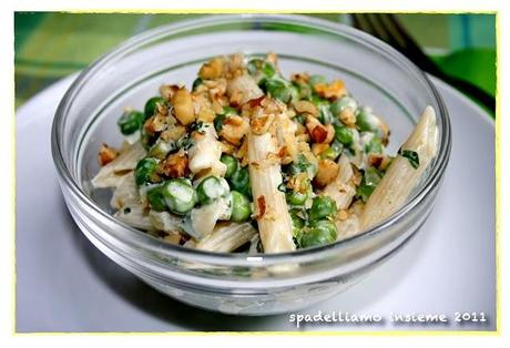 PENNE DI PASTA KAMUT CON PISELLI, RUCOLA, PHILADELPHIA E NOCI