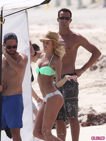 MODA | Candice Swanepoel incanta in bikini Victoria's Secret