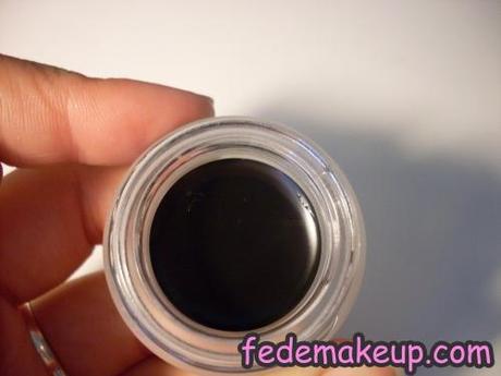 Cream Waterproof eyeliner 06 Black di KIKO paragone Mac Blacktrack