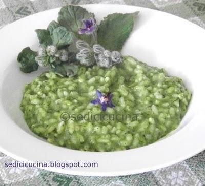 Risotto con riso semintegrale, borragine e scalogno