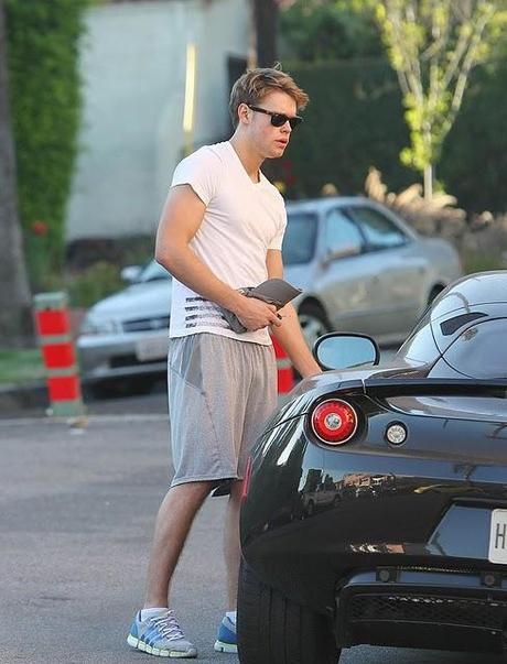 Chord Overstreet se l'è fatta negli shorts?