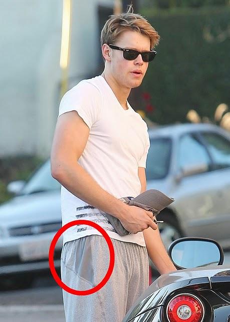 Chord Overstreet se l'è fatta negli shorts?