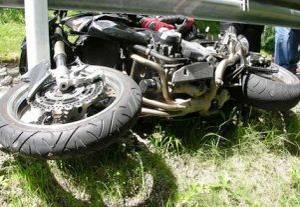 Terrasini: Scivola con la moto, muore a 19 anni