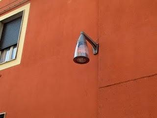 Attorno al Duomo: lampioni improbabili