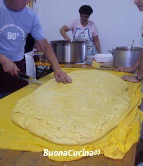 La Sagra del polentone alla Carbonara ( quella girata a mano con il bastone ) di Abbadia di Naro…
