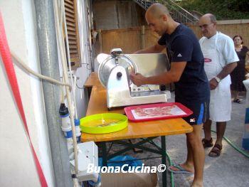La Sagra del polentone alla Carbonara ( quella girata a mano con il bastone ) di Abbadia di Naro…