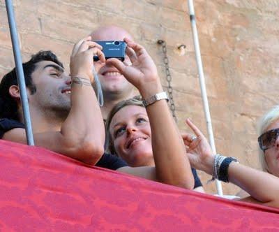 Filippo Magnini e Federica Pellegrini a Siena: c'è una coppia in Palio