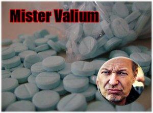 L’azione moralizzatrice del Blasco contro quella del ministro Giovanardi. Ma la liberalizzazione o la legalizzazione non affrontano né risolvono il problema droga