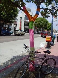 833 - yarn bombing