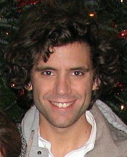 http://upload.wikimedia.org/wikipedia/commons/thumb/9/9a/Mika-2009.jpg/250px-Mika-2009.jpg