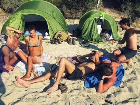 Come fare una vacanza punkabbestia e godersela alla grande divertendosi come pazzi