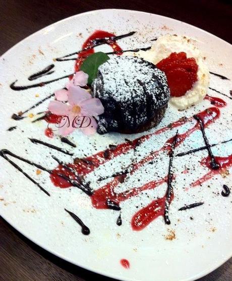 Flan al cioccolato fondente dal cuore piccante