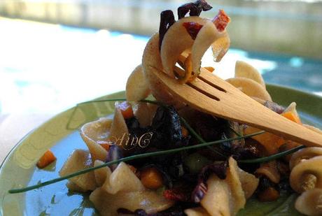 Fusilloni integrali con fantasia di verdure