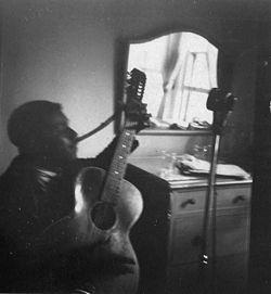 http://upload.wikimedia.org/wikipedia/commons/thumb/4/4f/Blind_Willie_McTell_LOC.jpg/250px-Blind_Willie_McTell_LOC.jpg