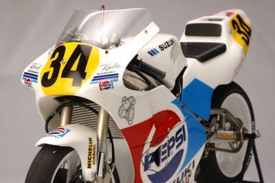 Suzuki RGV 500 Γ K.Schwantz 1989 by Utage Factory House