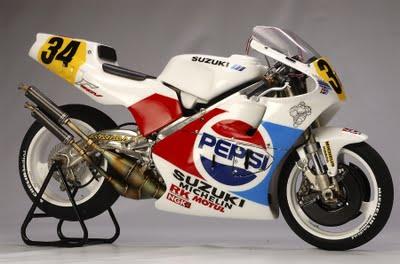 Suzuki RGV 500 Γ K.Schwantz 1989 by Utage Factory House