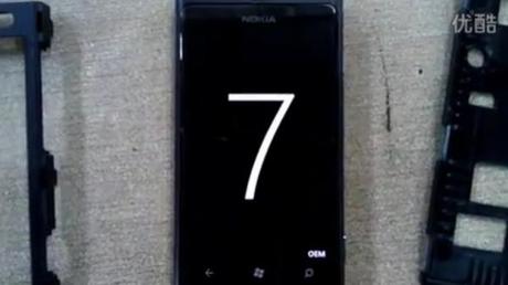 Nokia 800 il nuovo smartphone Nokia con Windows Phone 7 Mango