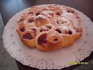 brioche di rose ai frutti di bosco