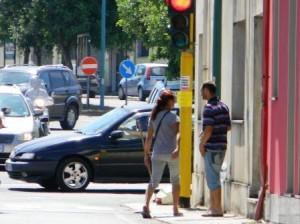 Oristano, Prazza 'e boes, un nuovomercato: lavare i vetri al semaforo rende? foto eleonora redazione@mediterranews.org