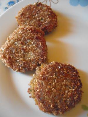 Polpette vegetariane di lenticchie e feta al profumo di sesamo