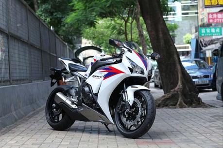 Honda CBR1000RR, prime foto del restyling