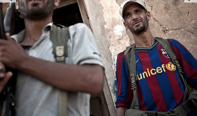FOTO DEL GIORNO 23 AGOSTO 2011 : LIBICI CON MAGLIETTE DI CALCIO NON CON MIMETICA