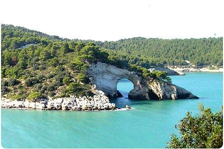 Una bella veduta della costa del Gargano, img Creative Commons di Verity Cridland