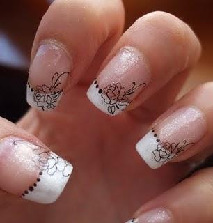 Chiacchiere e manicure da matrimonio