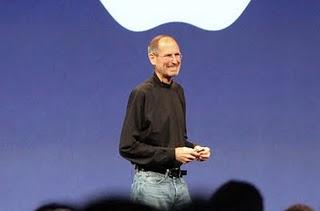Steve Jobs si dimette da amministratore delegato di Apple.