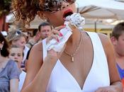 Hair News: Rihanna ritorna castana festeggia gelato