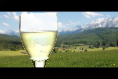 Traminer aromatico in un pranzo di inizio primavera