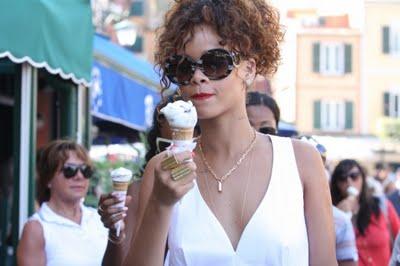 A Portofino Rihanna ci dà dentro con la panna