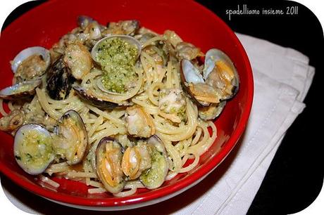 SPAGHETTI ALLE VONGOLE CON PESTO DI MANDORLE