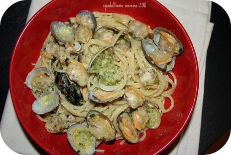 SPAGHETTI ALLE VONGOLE CON PESTO DI MANDORLE