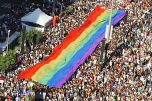 Uso e abuso dei gay in politica