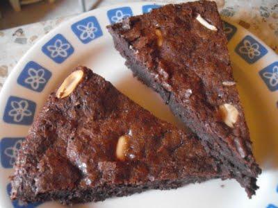 Torta al puro cioccolato e burro di noccioline