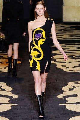 MODA Lady Gaga irriconoscibile in un abito Versace