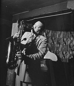 http://upload.wikimedia.org/wikipedia/commons/thumb/a/ae/Lester_Young_%28Gottlieb_09431%29.jpg/250px-Lester_Young_%28Gottlieb_09431%29.jpg