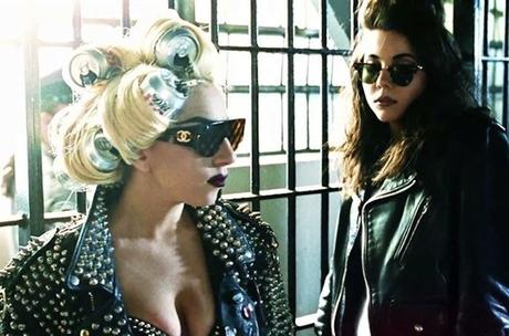Lady Gaga come Donatella Versace, anche nella moda