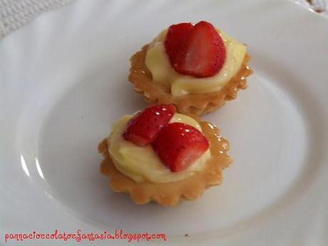 Cestini con crema pasticcera e frutta